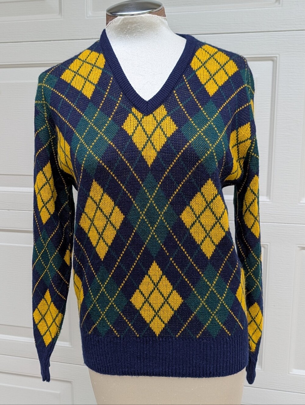 VINTAGE ARGYLE v neck SWEATER S M